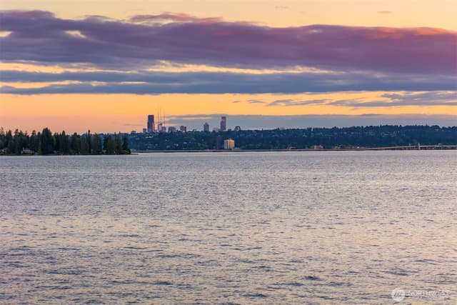 Property photo for 6225 Lake Washington Boulevard NE #209, Kirkland photo 4