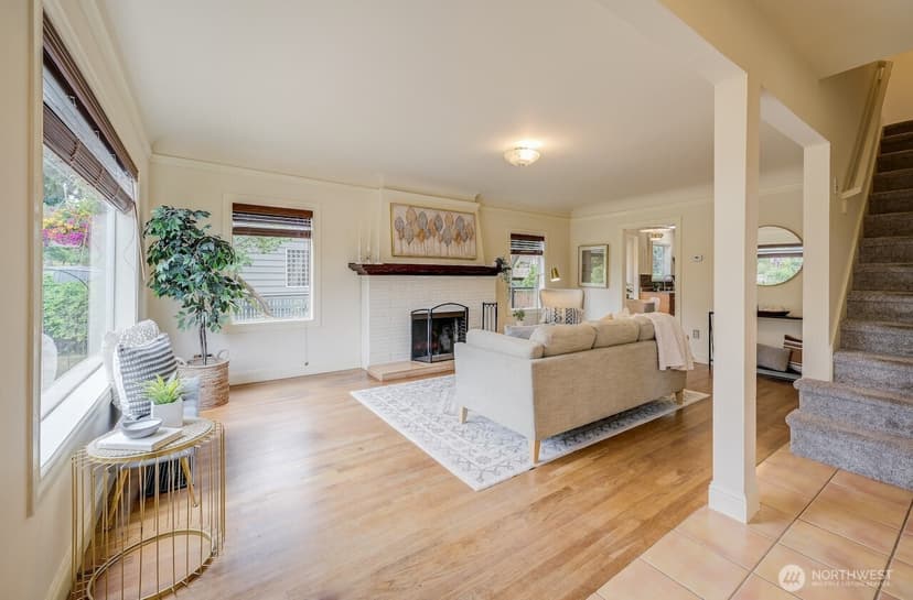 Property photo for 2623 39th Avenue SW, Seattle photo 2