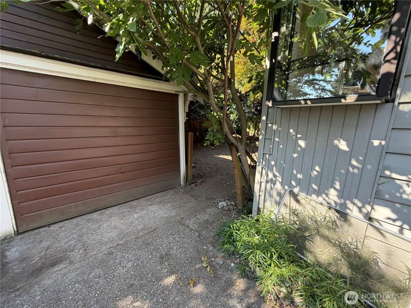 Property photo for 1211 N 50th Street, Seattle photo 33