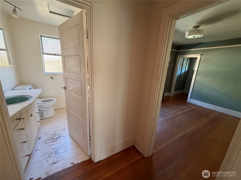Property photo for 1211 N 50th Street, Seattle photo 8