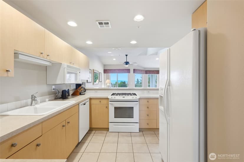 Property photo for 1318 37th Street #3-534, Everett photo 10