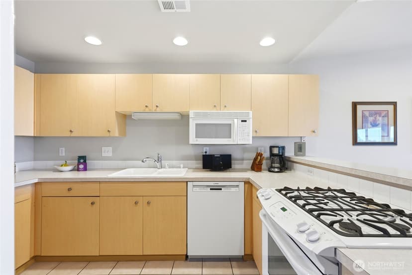 Property photo for 1318 37th Street #3-534, Everett photo 9