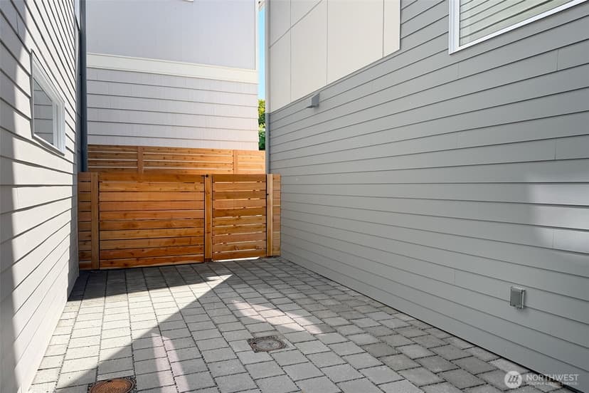 Property photo for 2646 41st Avenue SW #D, Seattle photo 26