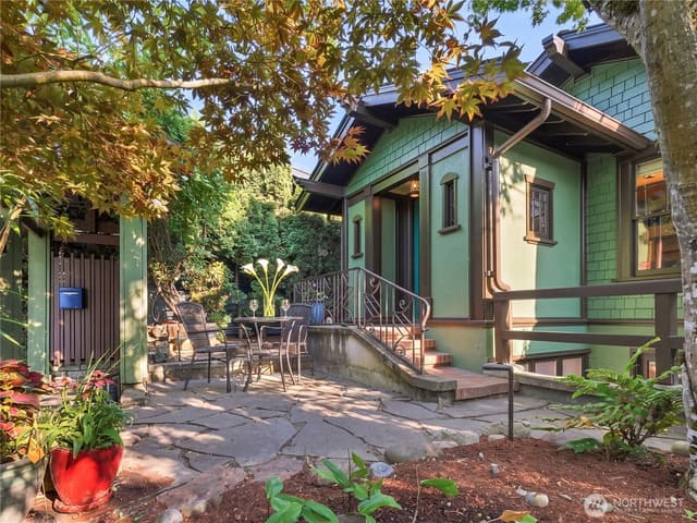 Property photo for 325 NW 74th Street, Seattle photo 3