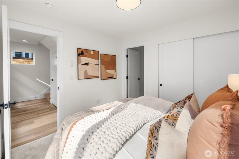 Property photo for 613 B 18th Avenue E, Seattle photo 15