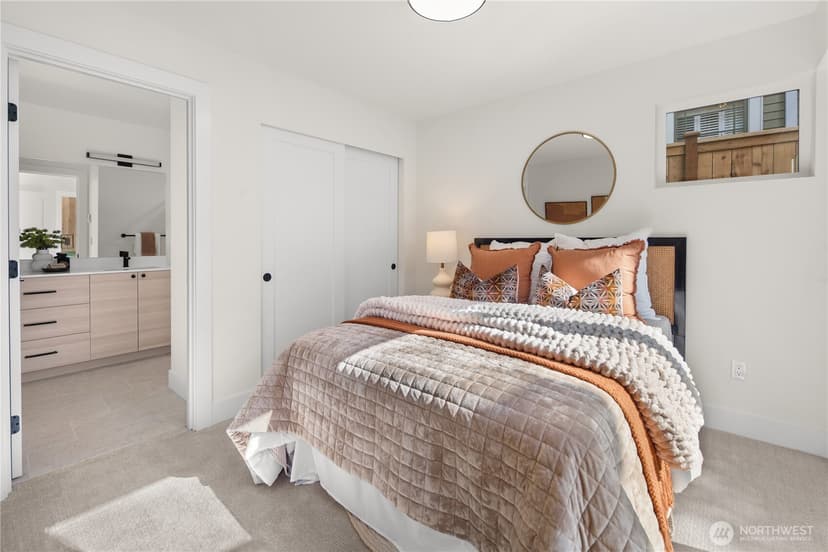 Property photo for 613 B 18th Avenue E, Seattle photo 10
