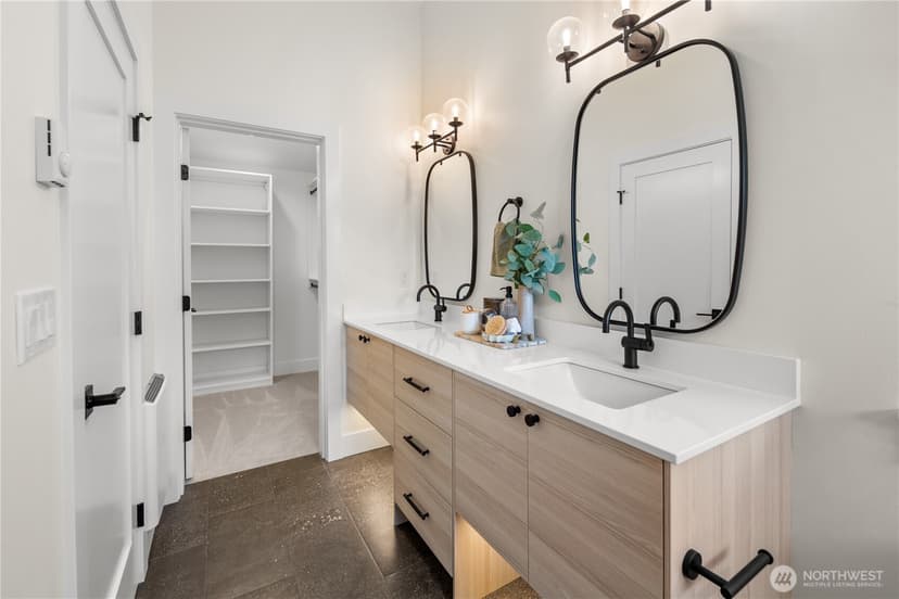 Property photo for 613 B 18th Avenue E, Seattle photo 11