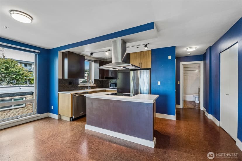 Property photo for 500 5th Avenue W #601, Seattle photo 12