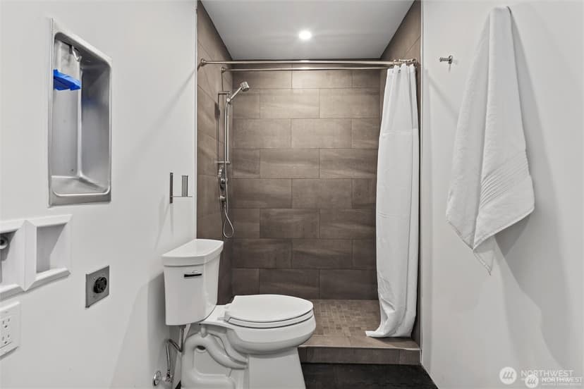 Property photo for 6304 Lakeview Drive, Kirkland photo 35