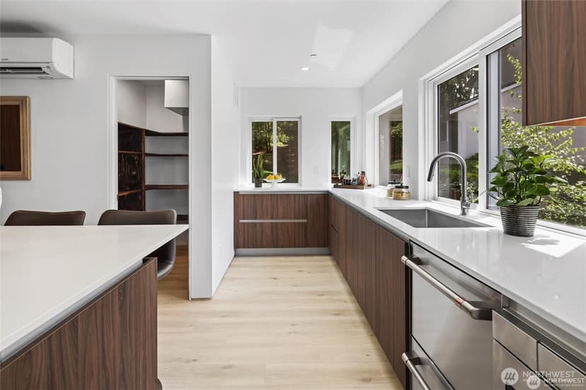 Property photo for 6304 Lakeview Drive, Kirkland photo 16