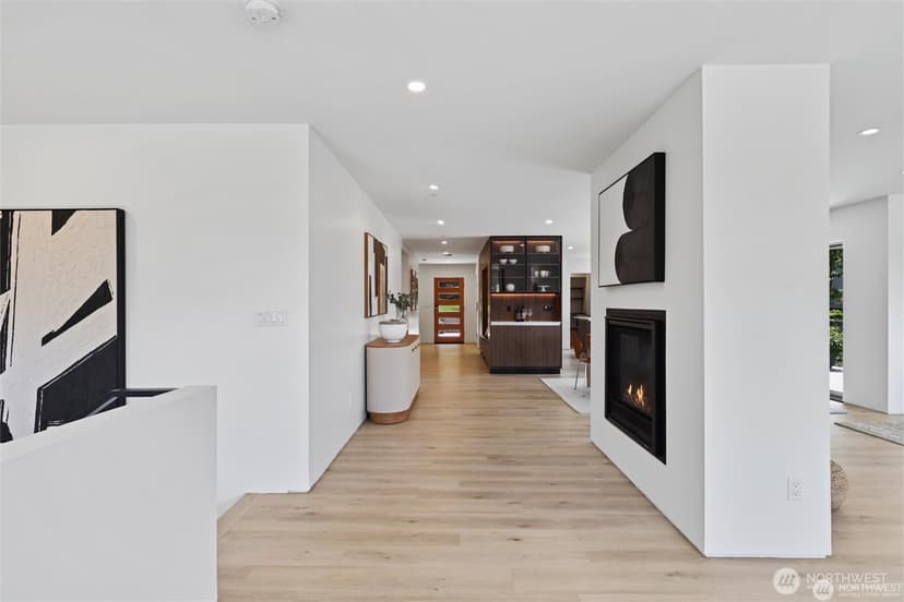 Property photo for 6304 Lakeview Drive, Kirkland photo 10