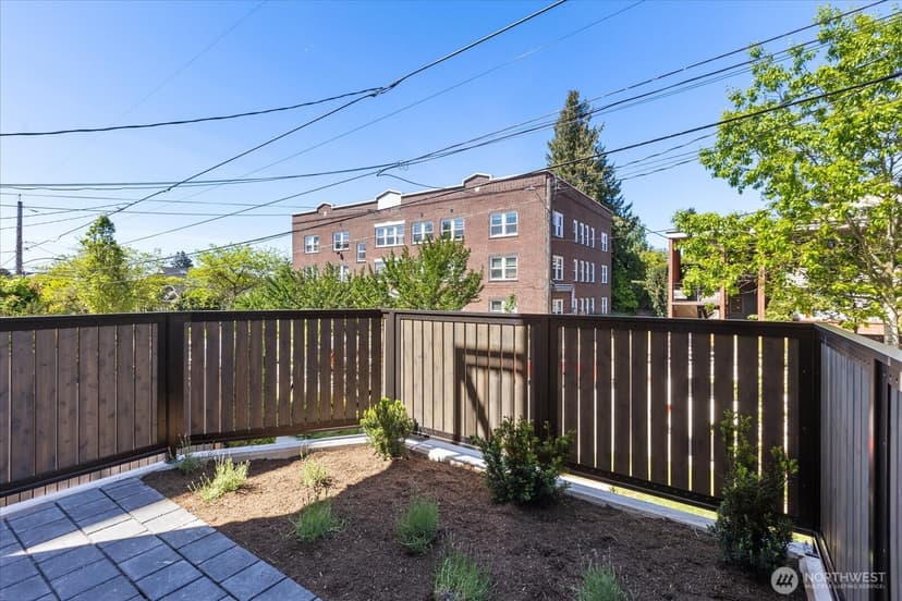 Property photo for 4416 B Corliss Avenue N, Seattle photo 9
