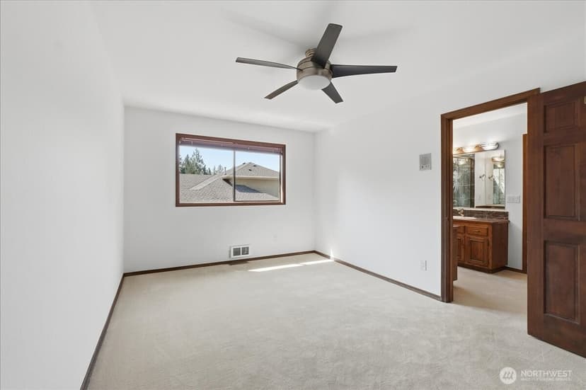 Property photo for 14037 205th Avenue NE, Woodinville photo 38