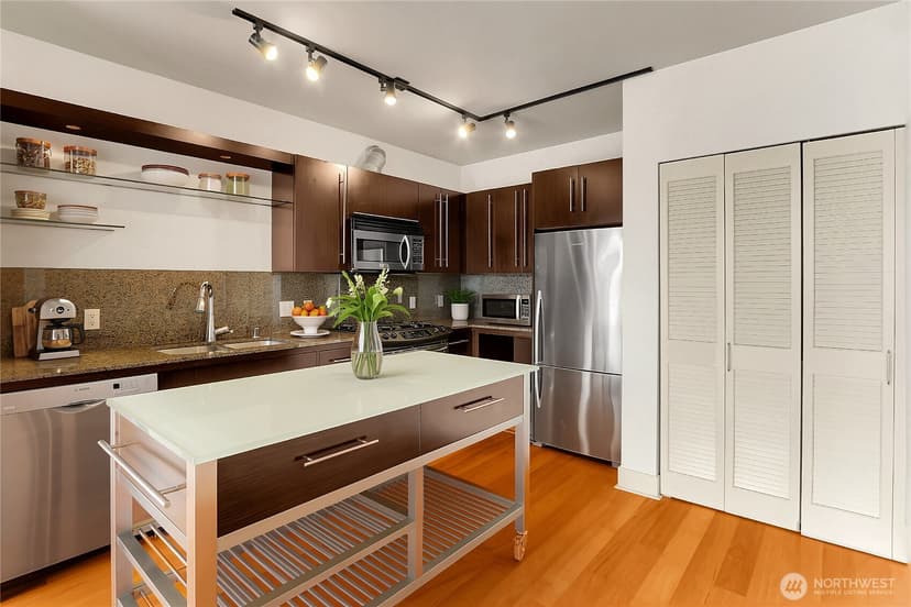 Property photo for 530 Broadway E #210, Seattle photo 6