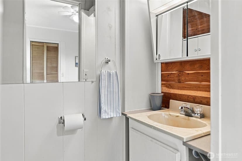 Property photo for 2401 SW 112th Street, Burien photo 34