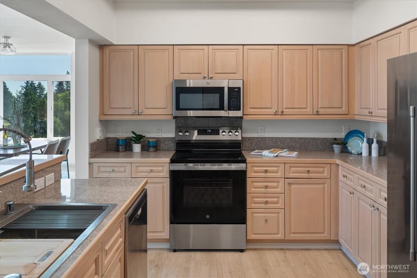 Property photo for 15020 Bothell Way NE #605, Lake Forest Park photo 6