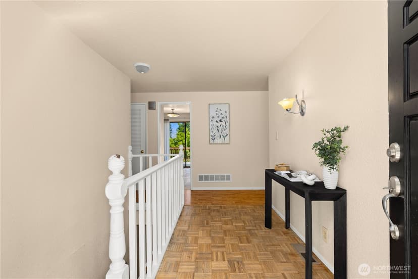 Property photo for 1123 E Hemlock Street, Kent photo 4