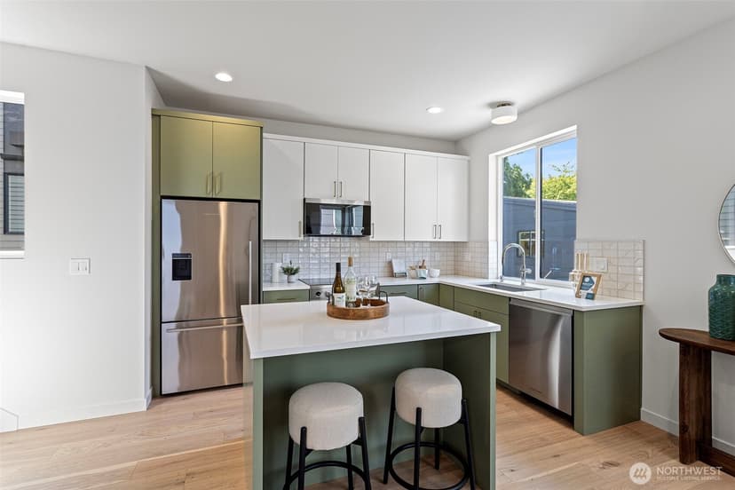 Property photo for 8039 Wallingford Avenue N #B, Seattle photo 13