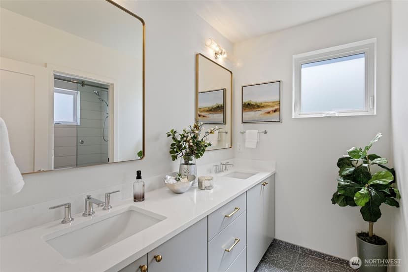 Property photo for 8039 Wallingford Avenue N #B, Seattle photo 19