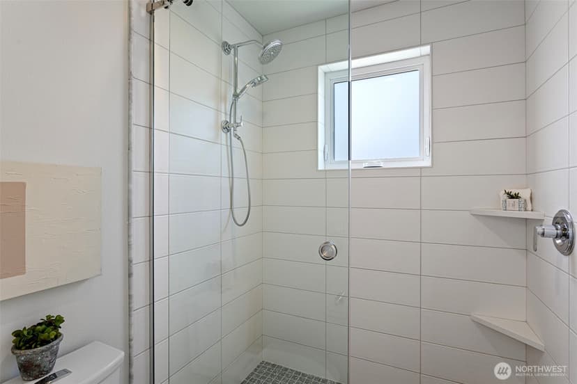 Property photo for 8039 Wallingford Avenue N #B, Seattle photo 20