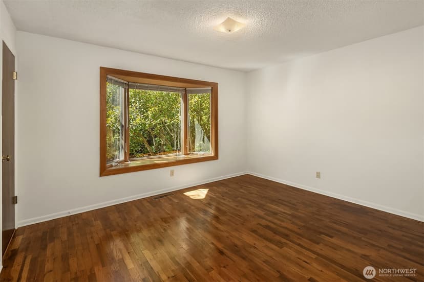 Property photo for 20820 Hillcrest Place, Edmonds photo 17