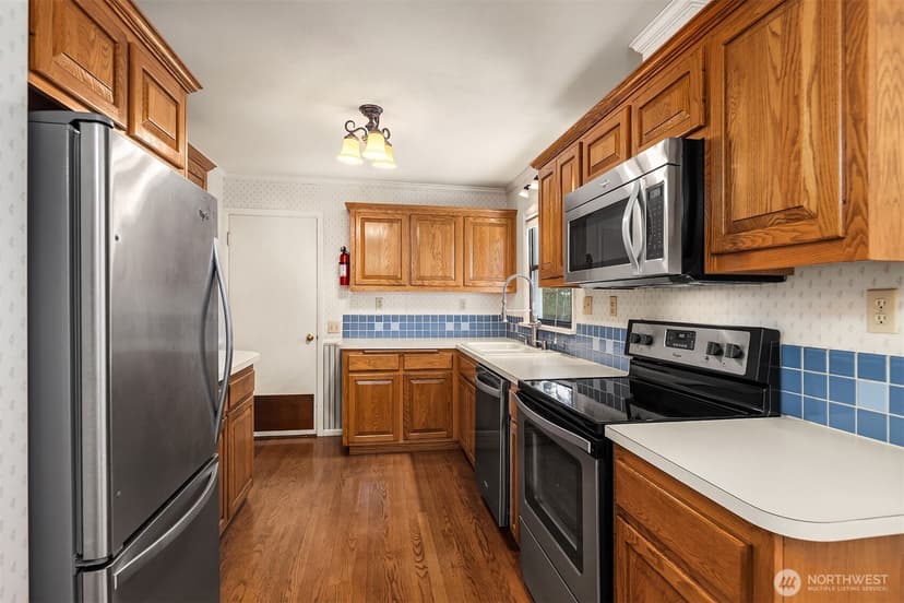 Property photo for 20820 Hillcrest Place, Edmonds photo 9