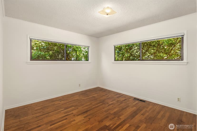 Property photo for 20820 Hillcrest Place, Edmonds photo 19