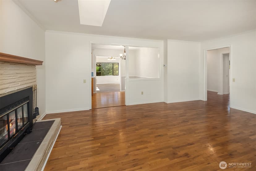 Property photo for 20820 Hillcrest Place, Edmonds photo 4