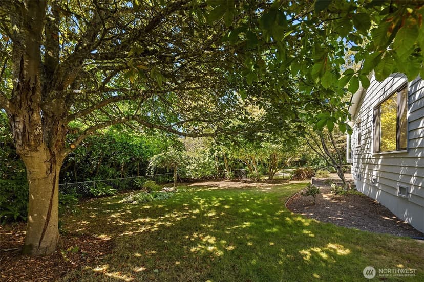 Property photo for 20820 Hillcrest Place, Edmonds photo 28