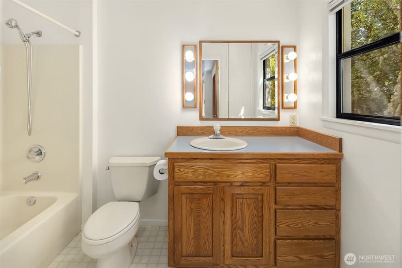Property photo for 20820 Hillcrest Place, Edmonds photo 18