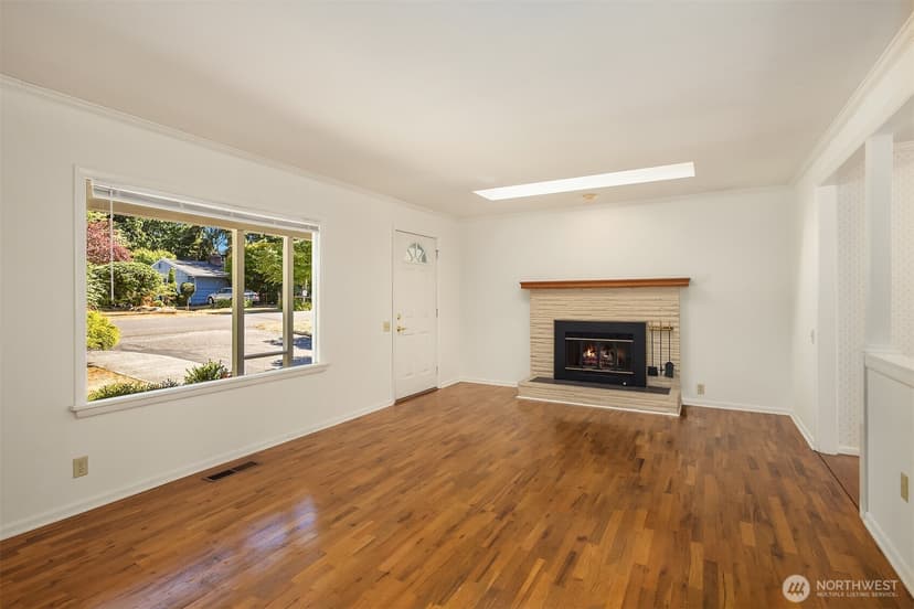 Property photo for 20820 Hillcrest Place, Edmonds photo 6