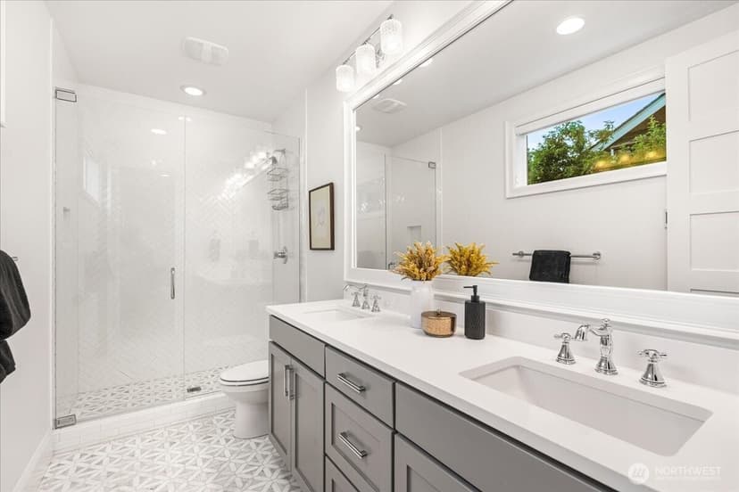 Property photo for 532 96th Avenue NE, Bellevue photo 16