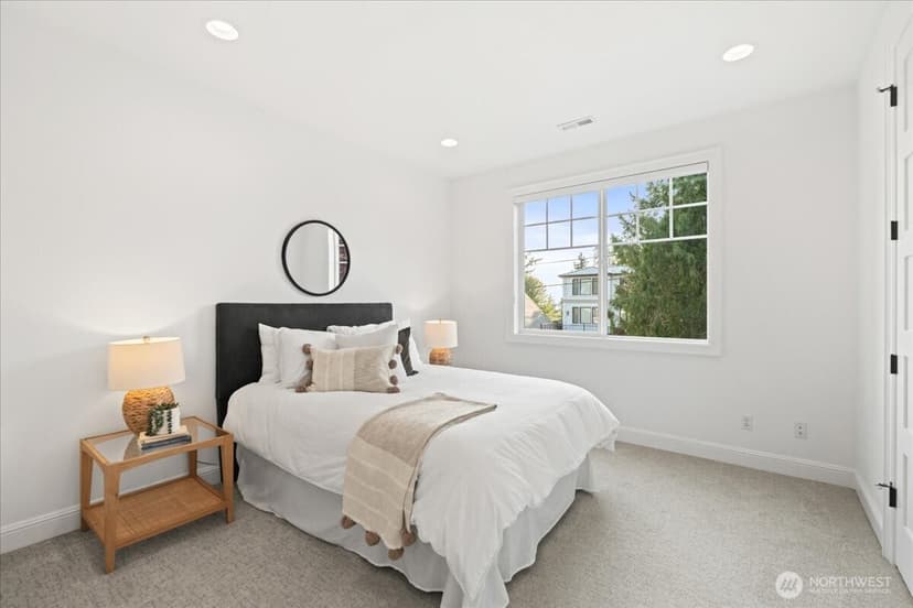Property photo for 532 96th Avenue NE, Bellevue photo 23