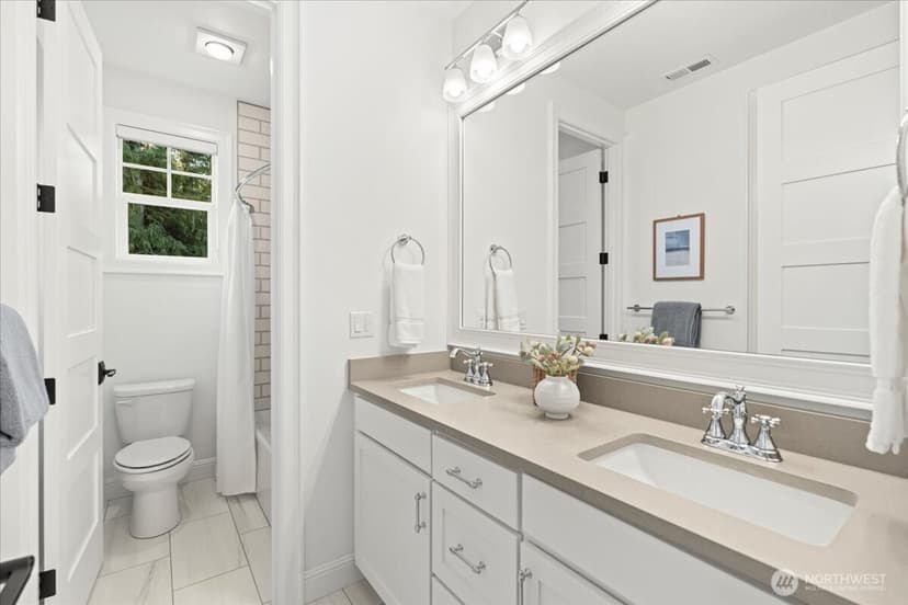 Property photo for 532 96th Avenue NE, Bellevue photo 24