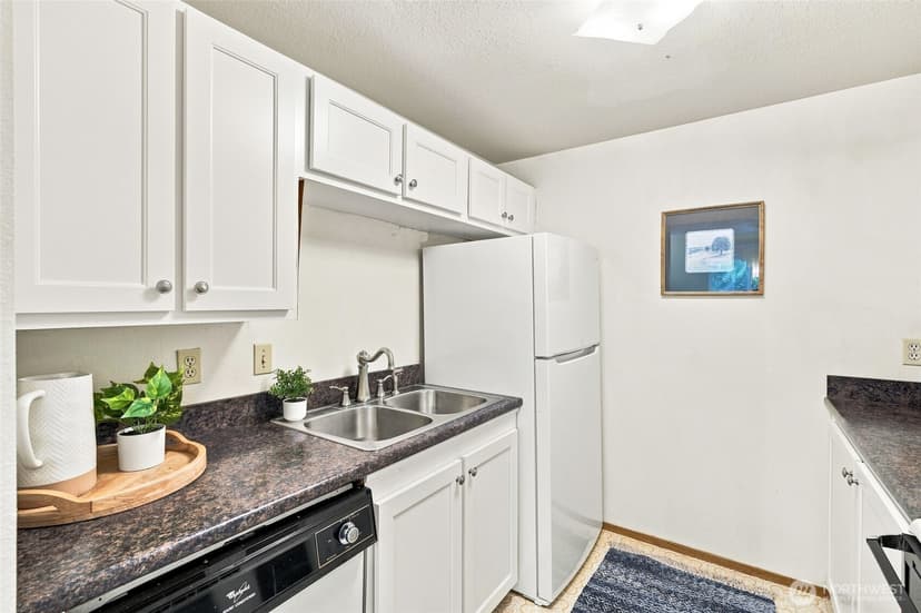 Property photo for 19857 25th Avenue NE #201, Shoreline photo 8