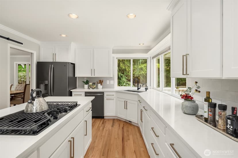Property photo for 16701 Saybrook Drive NE, Woodinville photo 10