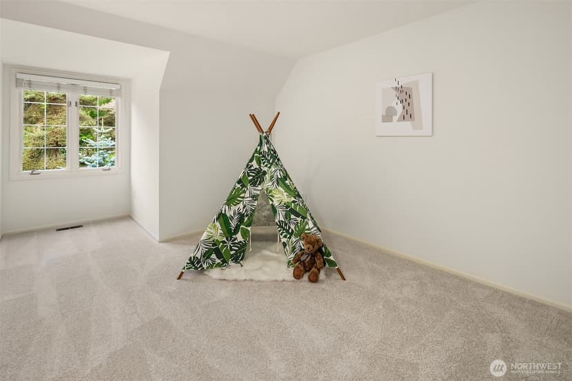 Property photo for 16701 Saybrook Drive NE, Woodinville photo 29