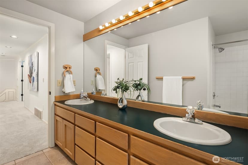 Property photo for 16701 Saybrook Drive NE, Woodinville photo 35