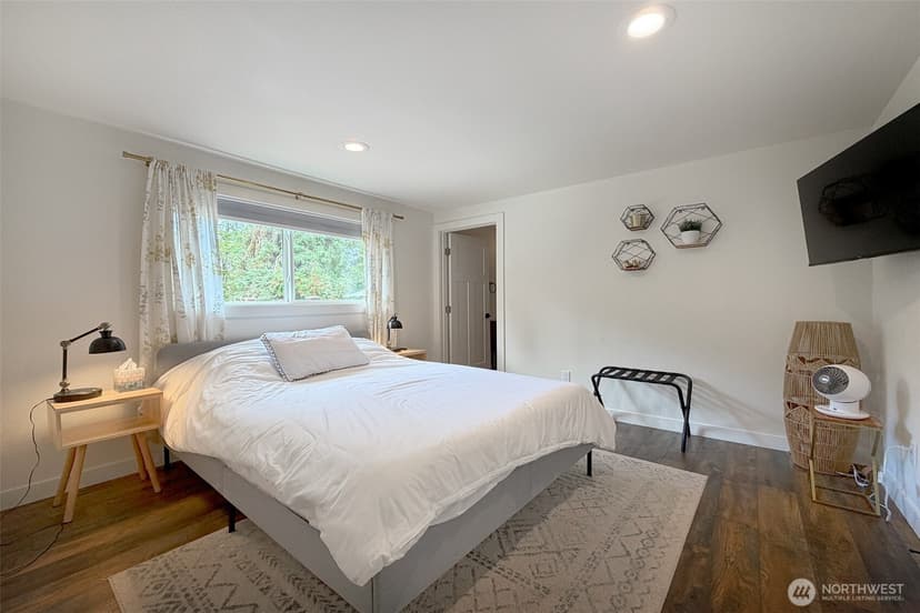 Property photo for 11310 5th Avenue NE, Seattle photo 6