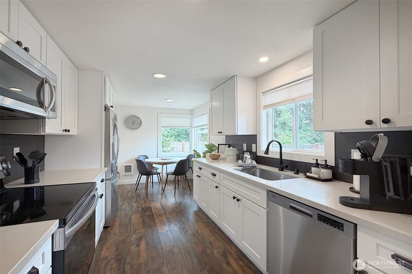Property photo for 11310 5th Avenue NE, Seattle photo 4
