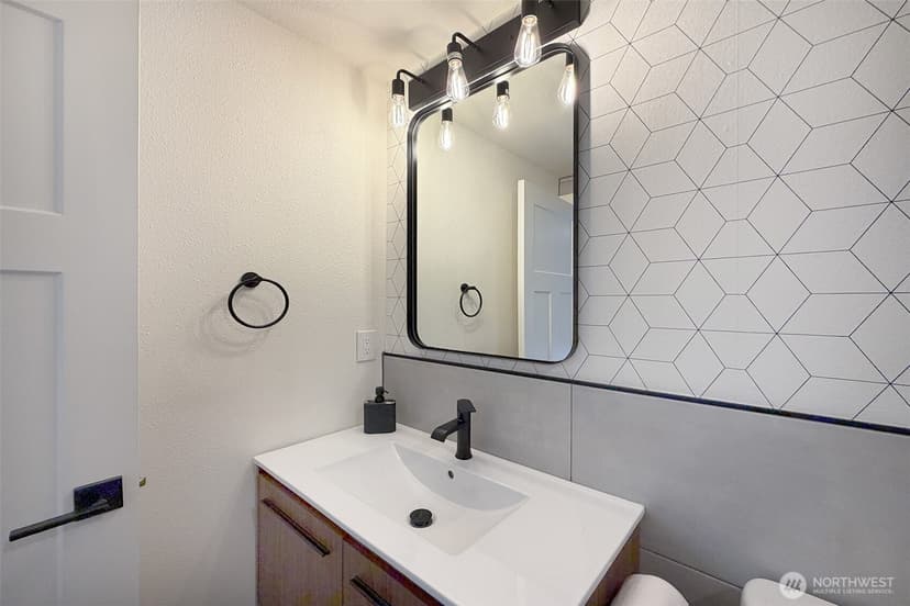 Property photo for 11310 5th Avenue NE, Seattle photo 8