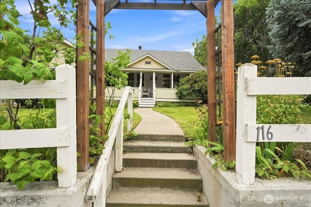 Property photo for 116 E Farnham Avenue, Chelan photo 4
