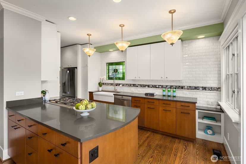 Property photo for 930 20th Avenue E, Seattle photo 11