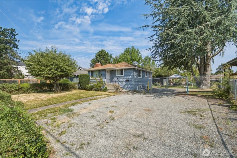 Property photo for 4424 S Holly Street, Seattle photo 3
