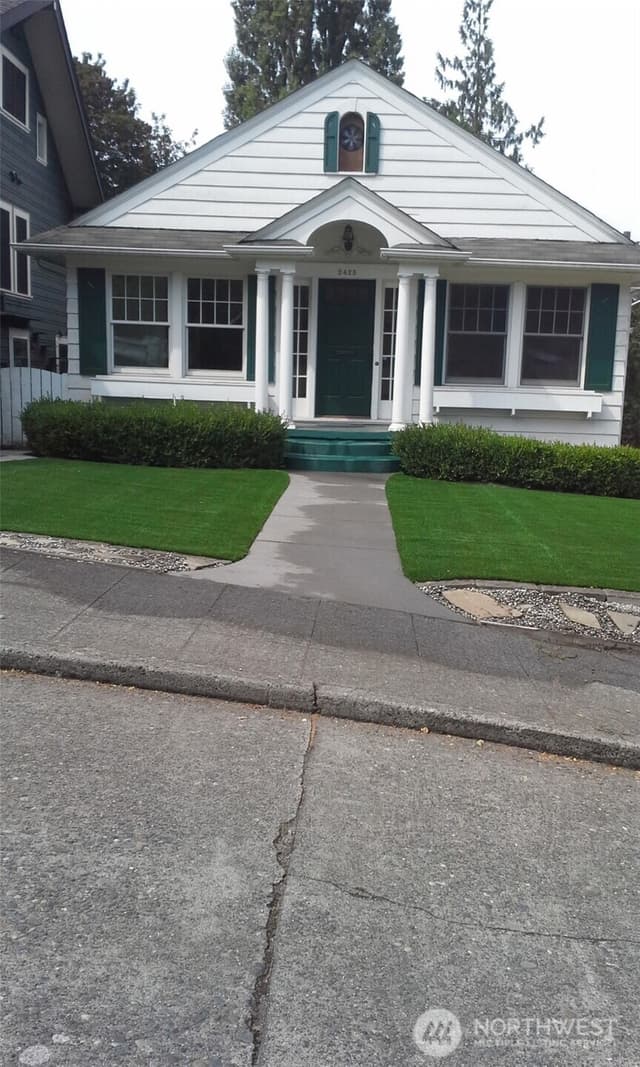 Property photo for 2423 Nob Hill Avenue N, Seattle