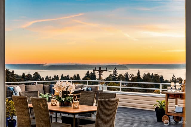 Property photo for 4527 45th Avenue SW #402S, Seattle photo 3