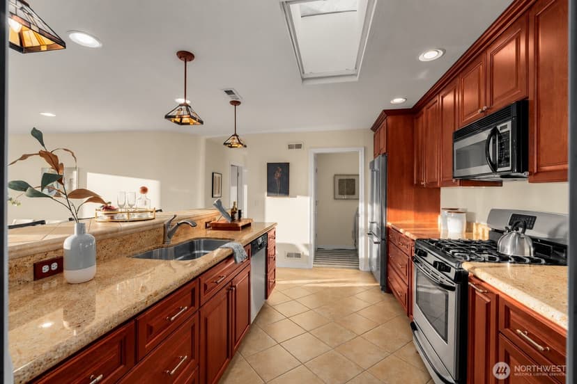 Property photo for 4527 45th Avenue SW #402S, Seattle photo 12
