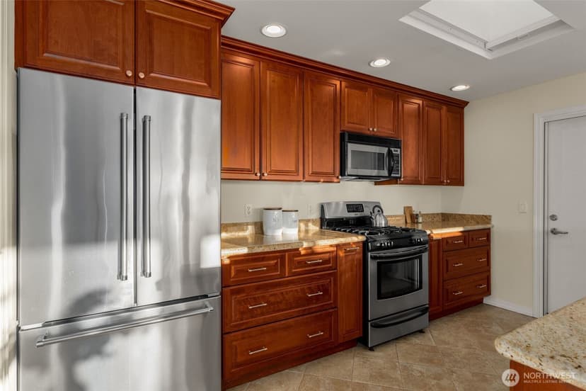 Property photo for 4527 45th Avenue SW #402S, Seattle photo 13