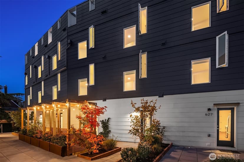 Property photo for 633 13th Avenue E, Seattle photo 28