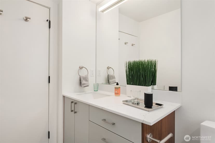 Property photo for 633 13th Avenue E, Seattle photo 16